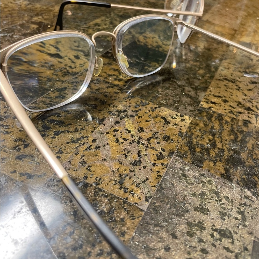 Tom Ford Stylish Gold glasses